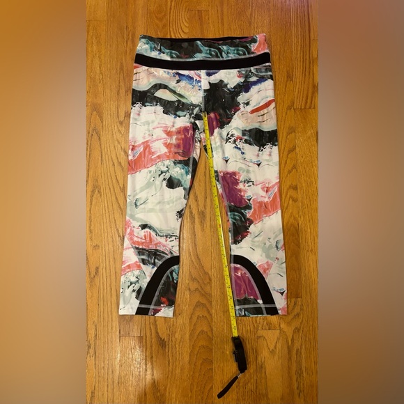 Lululemon Run: Inspire Crop II *All Full-On Luxtreme
Pigment Wave Multi / Black - Picture 11 of 15